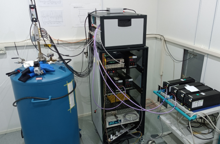 Laboratorio del campione quantistico di tensione elettrica